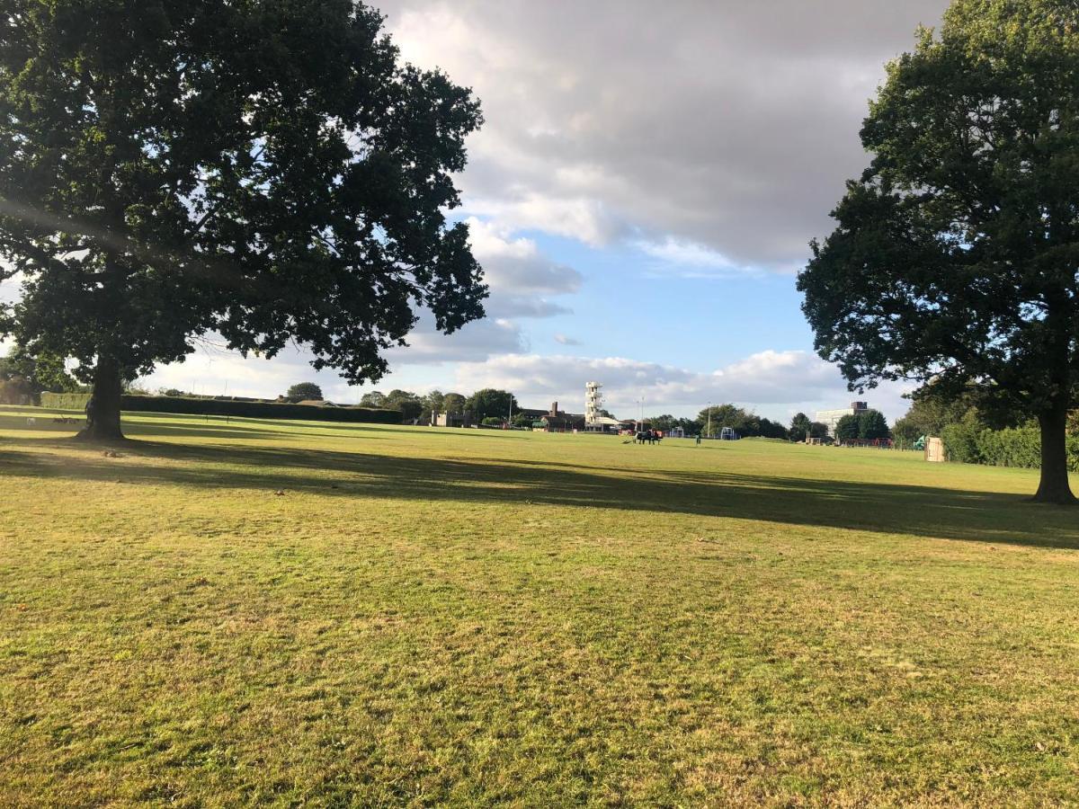 Amazing Quiet Garden House Near London Luton Airport Διαμέρισμα Εξωτερικό φωτογραφία