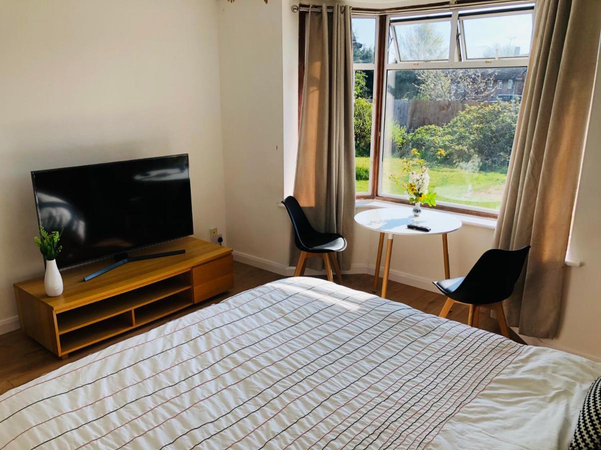 Amazing Quiet Garden House Near London Luton Airport Διαμέρισμα Εξωτερικό φωτογραφία