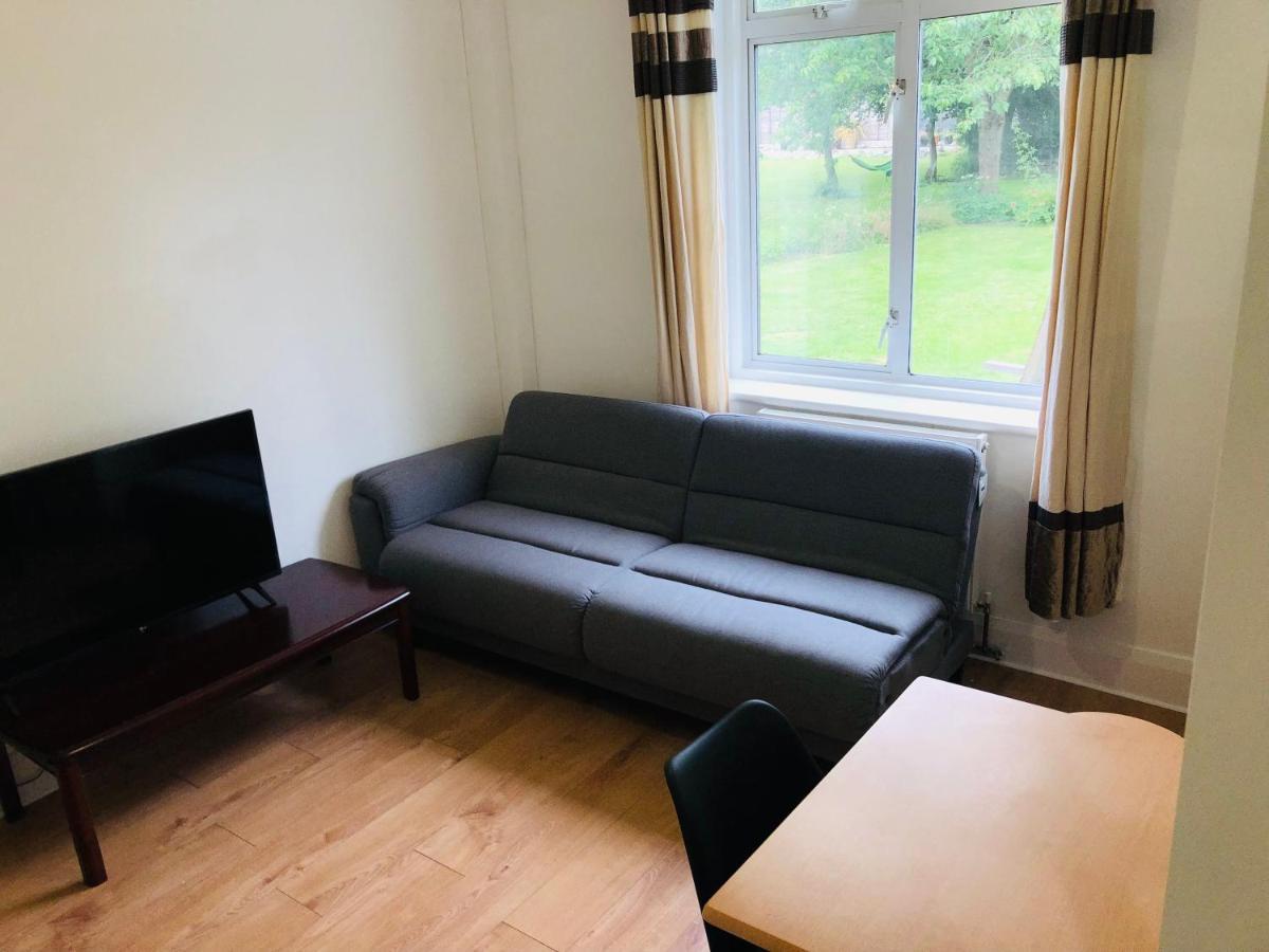 Amazing Quiet Garden House Near London Luton Airport Διαμέρισμα Εξωτερικό φωτογραφία