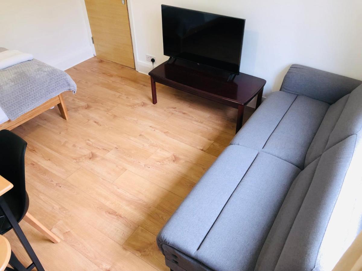 Amazing Quiet Garden House Near London Luton Airport Διαμέρισμα Εξωτερικό φωτογραφία