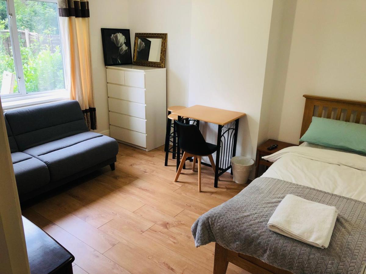 Amazing Quiet Garden House Near London Luton Airport Διαμέρισμα Εξωτερικό φωτογραφία