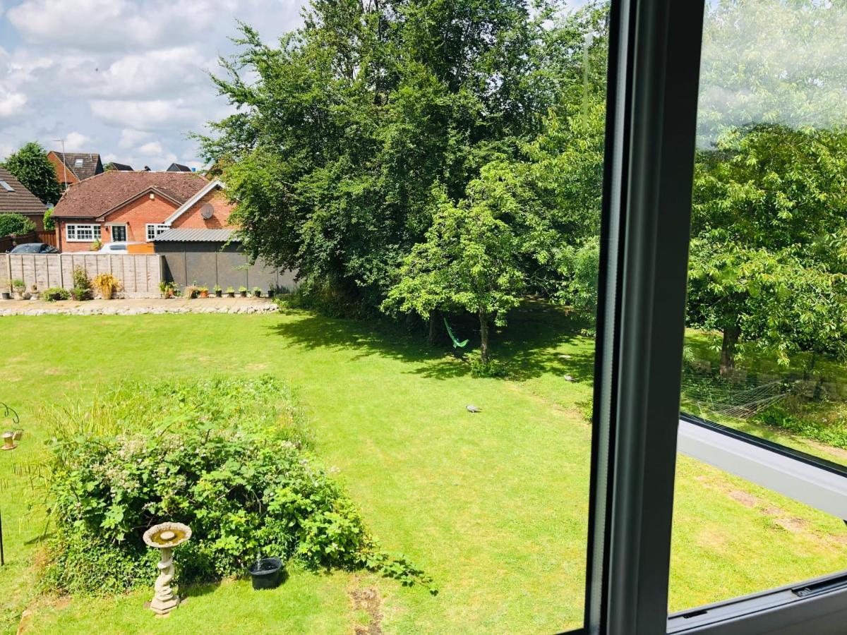 Amazing Quiet Garden House Near London Luton Airport Διαμέρισμα Εξωτερικό φωτογραφία
