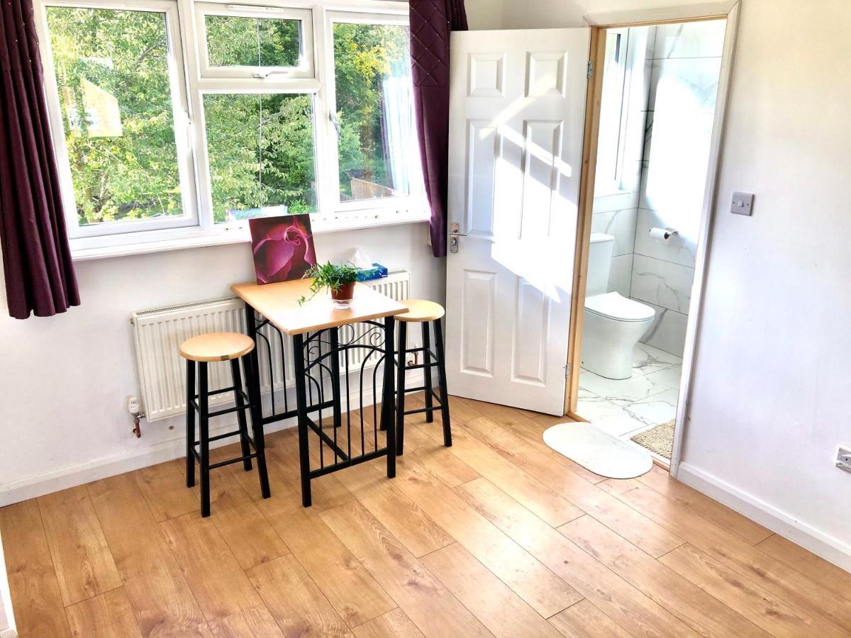 Amazing Quiet Garden House Near London Luton Airport Διαμέρισμα Εξωτερικό φωτογραφία