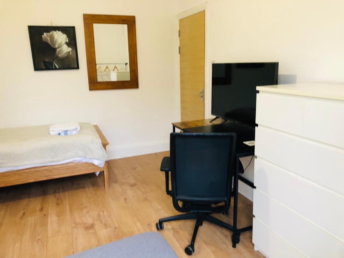 Amazing Quiet Garden House Near London Luton Airport Διαμέρισμα Εξωτερικό φωτογραφία