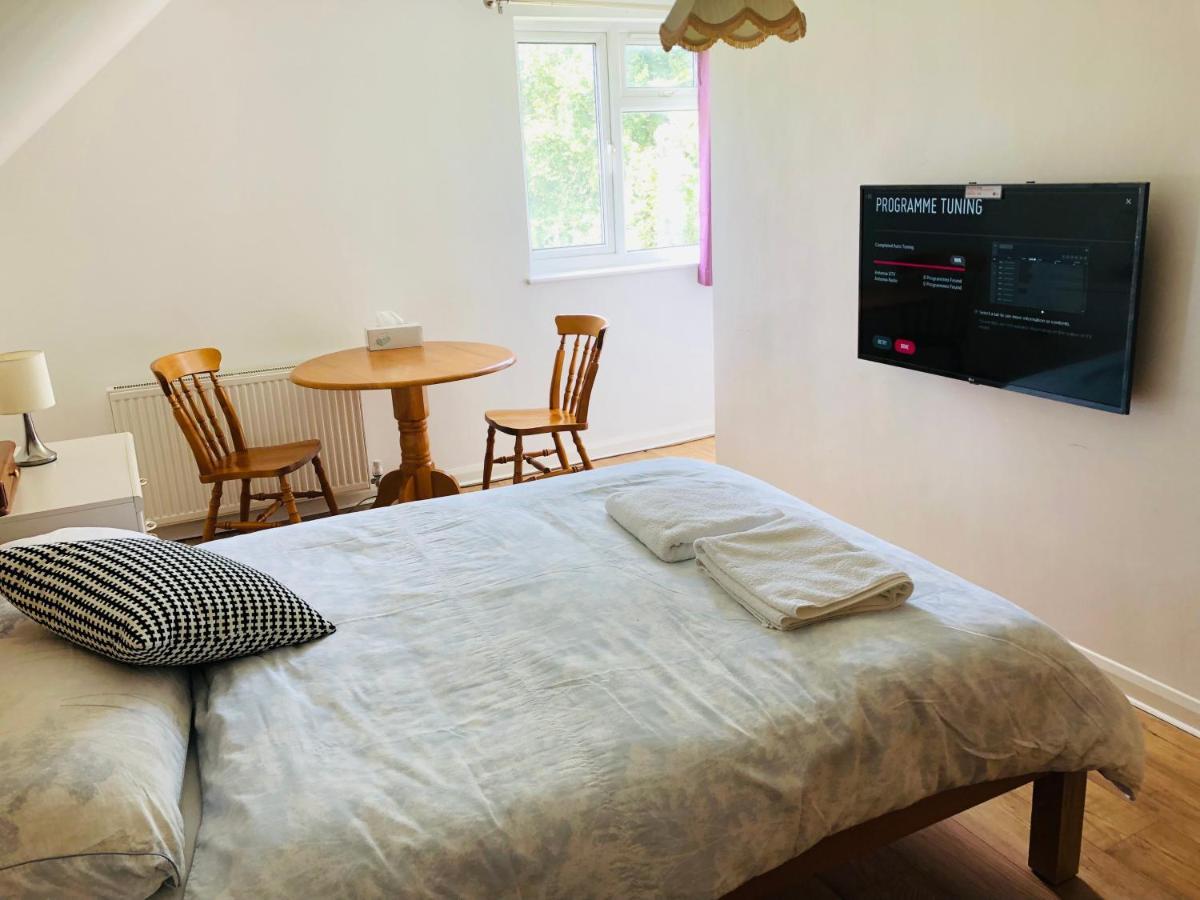 Amazing Quiet Garden House Near London Luton Airport Διαμέρισμα Εξωτερικό φωτογραφία