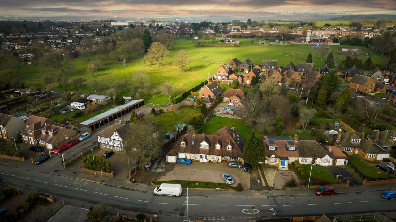 Amazing Quiet Garden House Near London Luton Airport Διαμέρισμα Εξωτερικό φωτογραφία